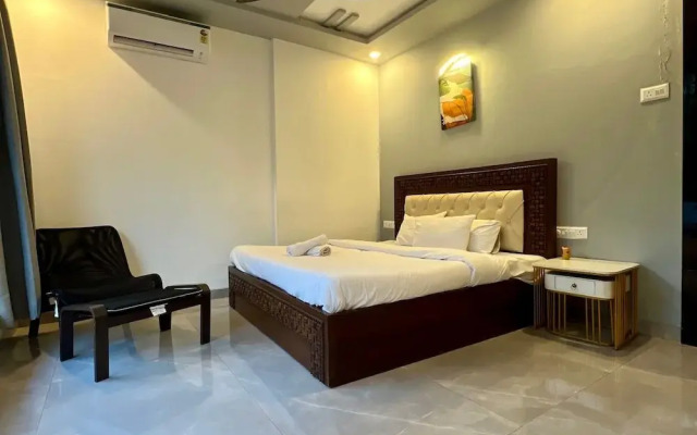 Greystone 4BHK Pvt Pool by Stellar Stays