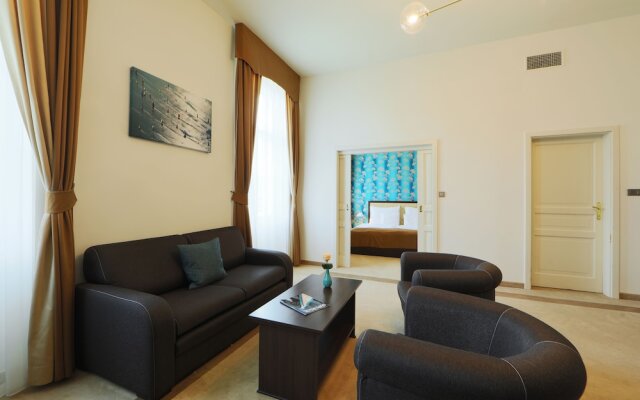 Ipoly Residence - Executive Hotel Suites