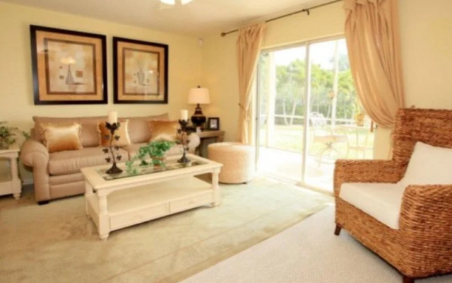 Laguna Bay Apartments