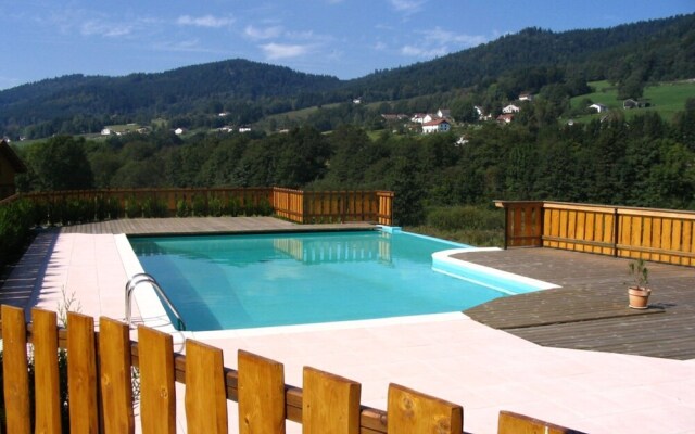Wooden Chalet Close to Lake