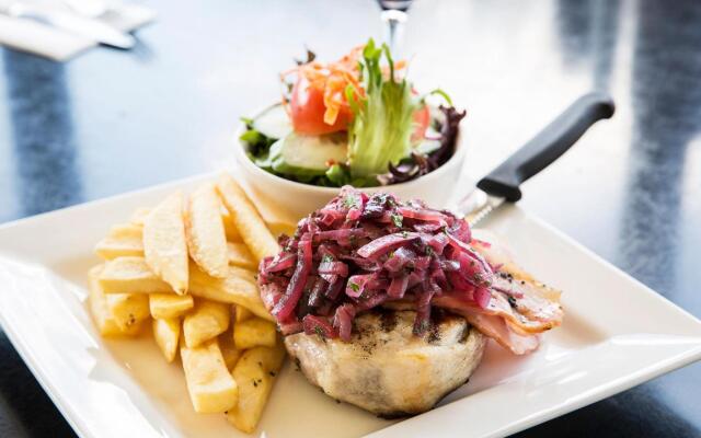 Nightcap at Riverside Hotel