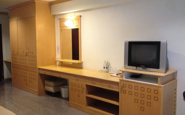 Maneerote Hotel Surin