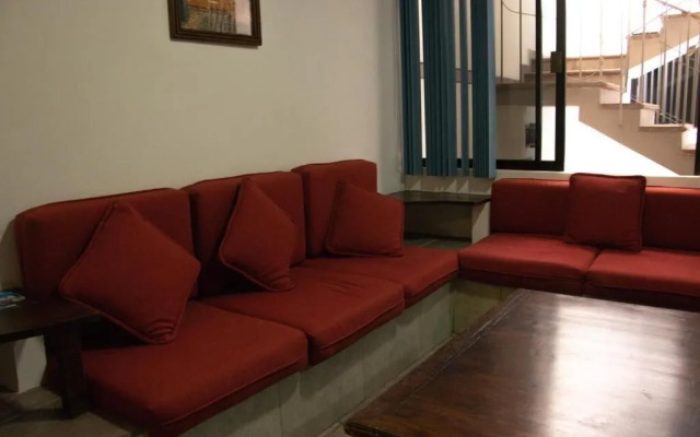 Suites Invernadero Hotel