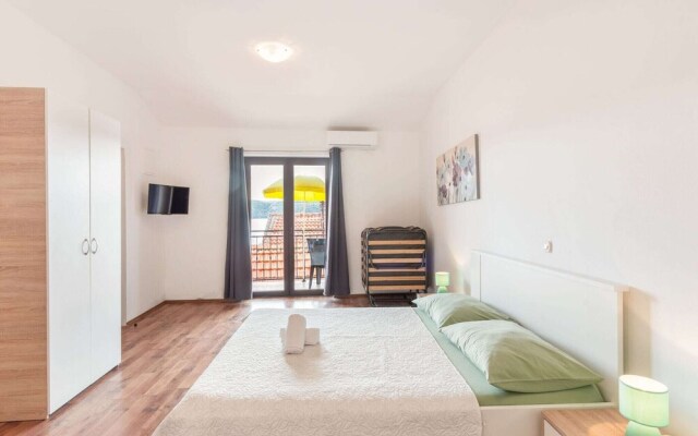 Serene Holiday Home in Posedarje near Sea