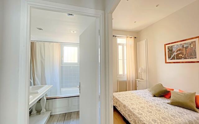 Modern Apartment 20 m from the Sea