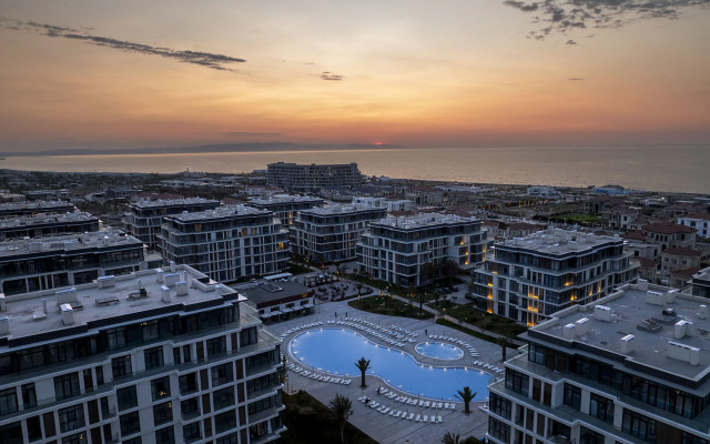 Polo Residences  (Sea Breeze Resort)