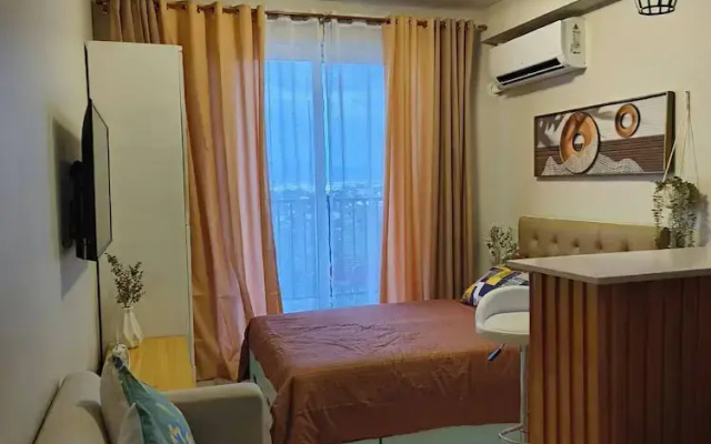 Studio w Pool, Mountain & City View Mactan Airport