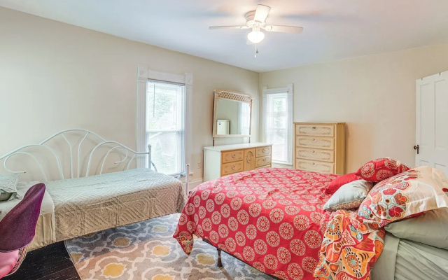 Charming Champaign Victorian w/ Deck!