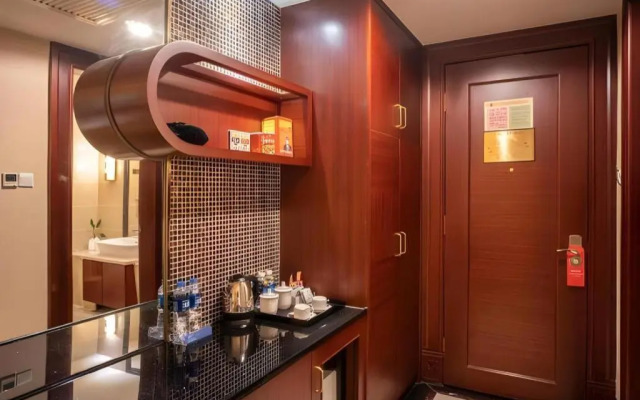Yijian Holiday Hotel