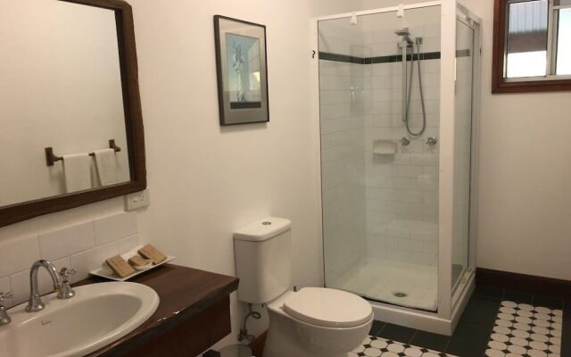 Daintree Manor Bed & Breakfast