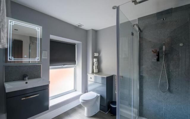 Lovely 2-bed double en-suite with Cathedral views