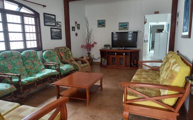 Linda casa c/churrasqueira na praia PerequêAçu 057