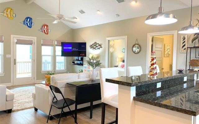 Sea Beauty 3 Bedroom Home by RedAwning