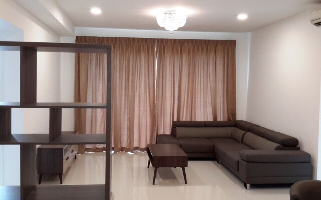 Happy Home At Teega Residence