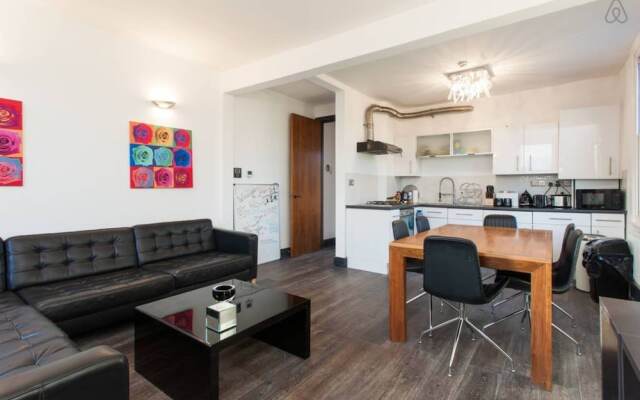 Spacious and Contemporary 3 Bedroom House