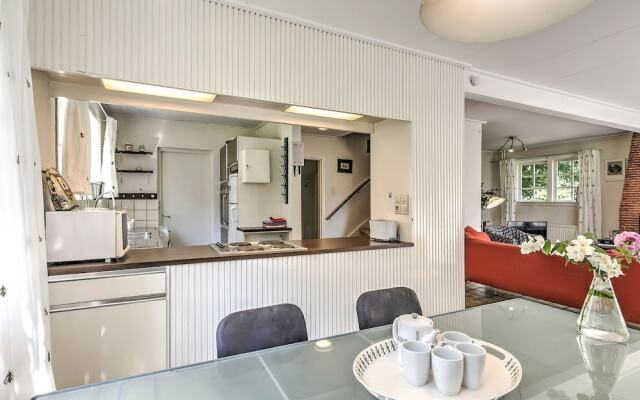Lovely Chalet near Sea in Oostvoorne