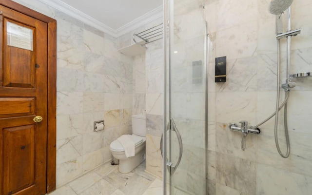 Fascinating Hotel Room Near Hadrian s Gate