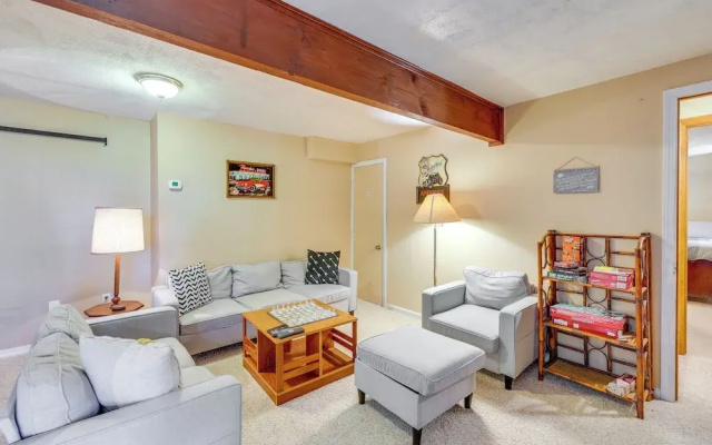 Ozark Mountain View Retreat w/ Hot Tub!
