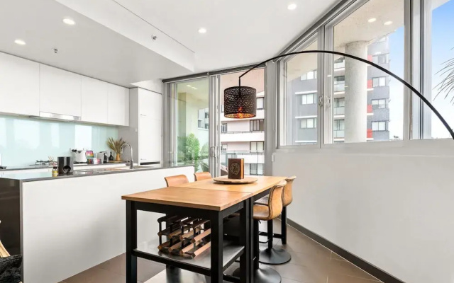 Elegant 1-bed by Riverside Park & Amenities