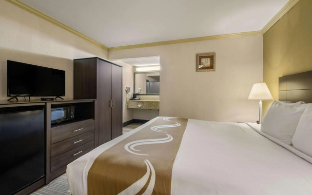 Hibiscus Inn & Suites