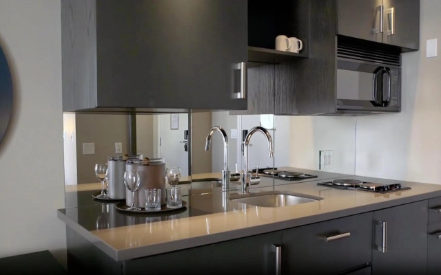 One King West Hotel & Residence