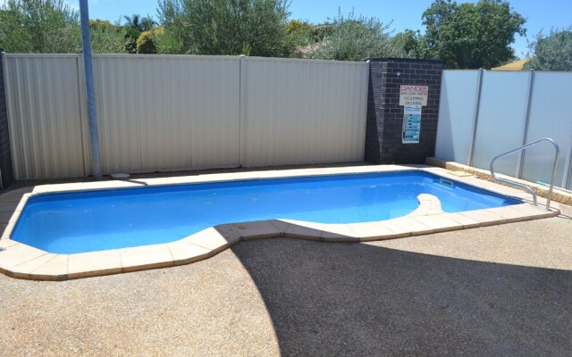 Grange Water View Yarrawonga