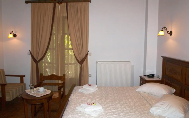 Heliodora Deluxe Triple Room 3