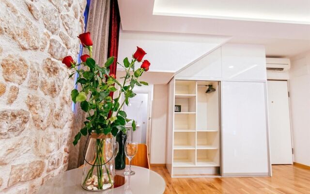 Get Split Luxury Apartment