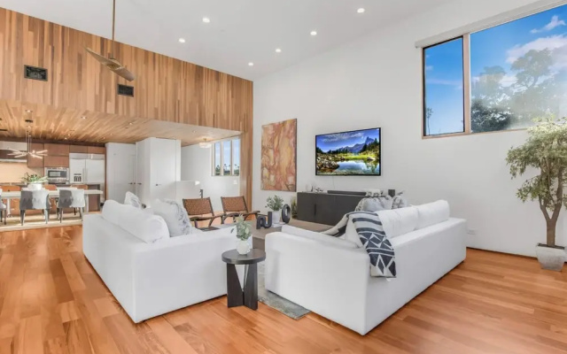 Cedar Loft Villa
