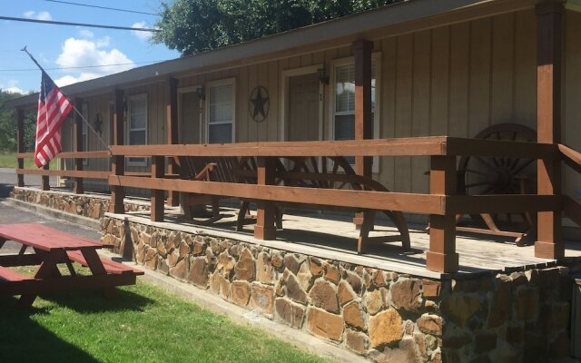 Canyon Springs Country Lodge