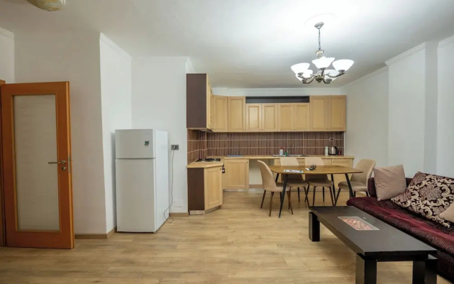 Tirent Apartment - Spacious 2-Bedroom Stay Near Liqeni i Thatë