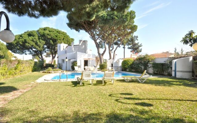 Beautiful Villa With Private Swimming Pool Near the Center of Vilamoura