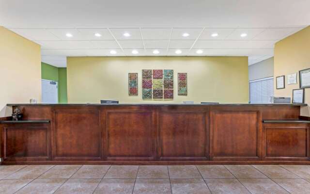 La Quinta Inn & Suites by Wyndham Mobile Satsuma / Saraland