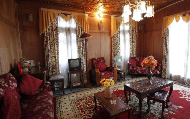 Persian Group of Houseboats