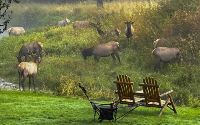 Waterfront Home w/ Hot Tub & Fire Pit in Sunriver!