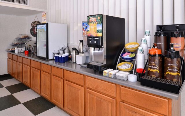 Quality Inn & Suites Vandalia near I-70 and Hwy 51