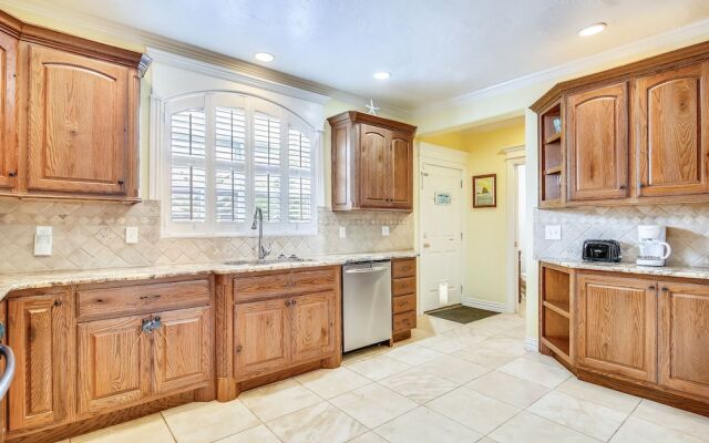 The Turquoise Turtle 4 Bedroom Home