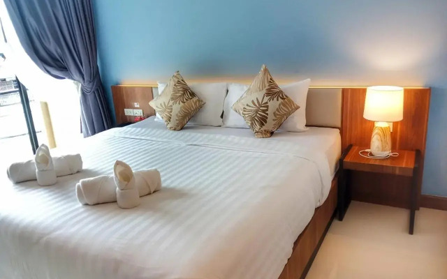 Louis' Runway View Hotel