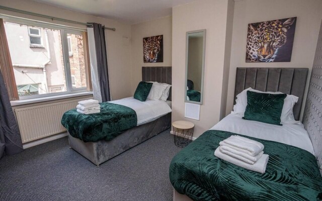 Charming 4-bed House in Nottingham Sleeps 7
