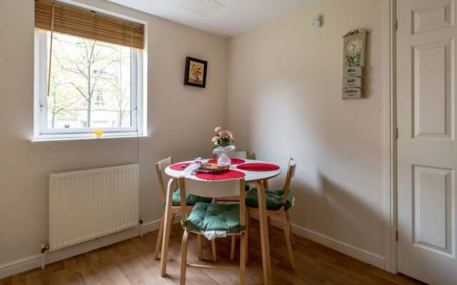 2 Bedroom Apartment Near City Centre