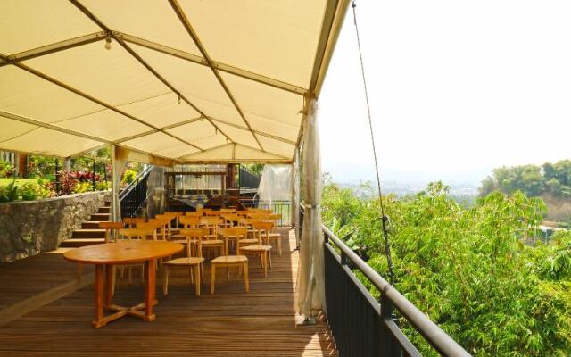 Villa Gardenia Bandung by ZUZU