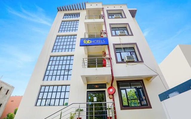 Lily Grand Hyderabad Gate by OYO Rooms