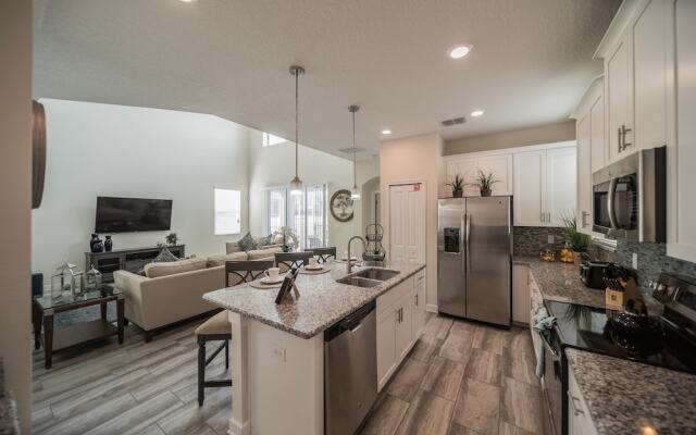 Modern Star Wars Vacation Home CG1593