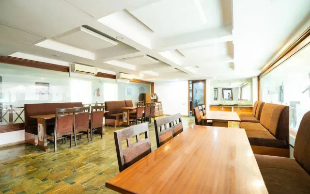 The Grand Mid Way by OYO Rooms