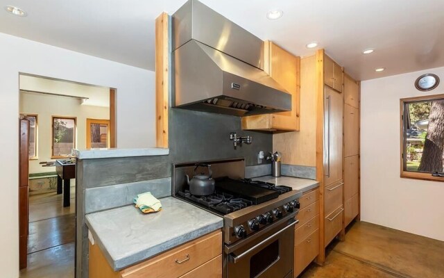 061 - Boulder Bay Retreat