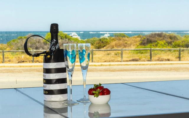 Ocean Surf - Luxury Apartment With Ocean Views