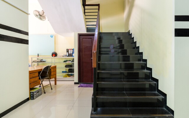 RedDoorz Syariah @ Ketintang Surabaya
