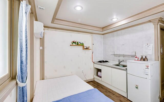 Sokcho Dderak Pension