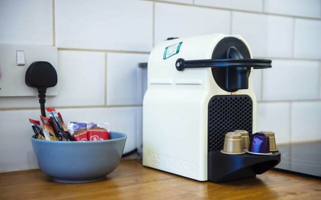 JOIVY Perfect Location! - Stylish & Cosy Rose St Apt