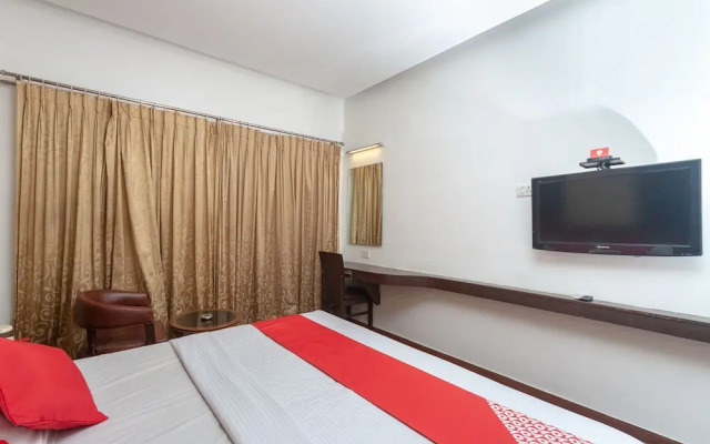 OYO 19674 Apoorva's Guest House